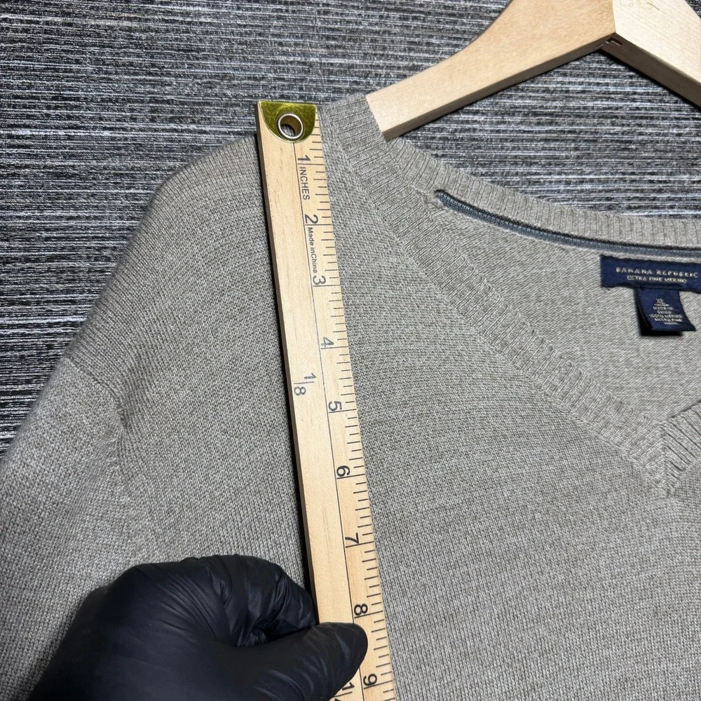 Banana Republic Sweater Men XL Tan LS ST MERINO VEE Extra Fine Merino Wool